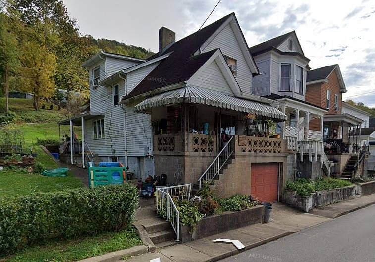 2nd image of 1302 Marshall St