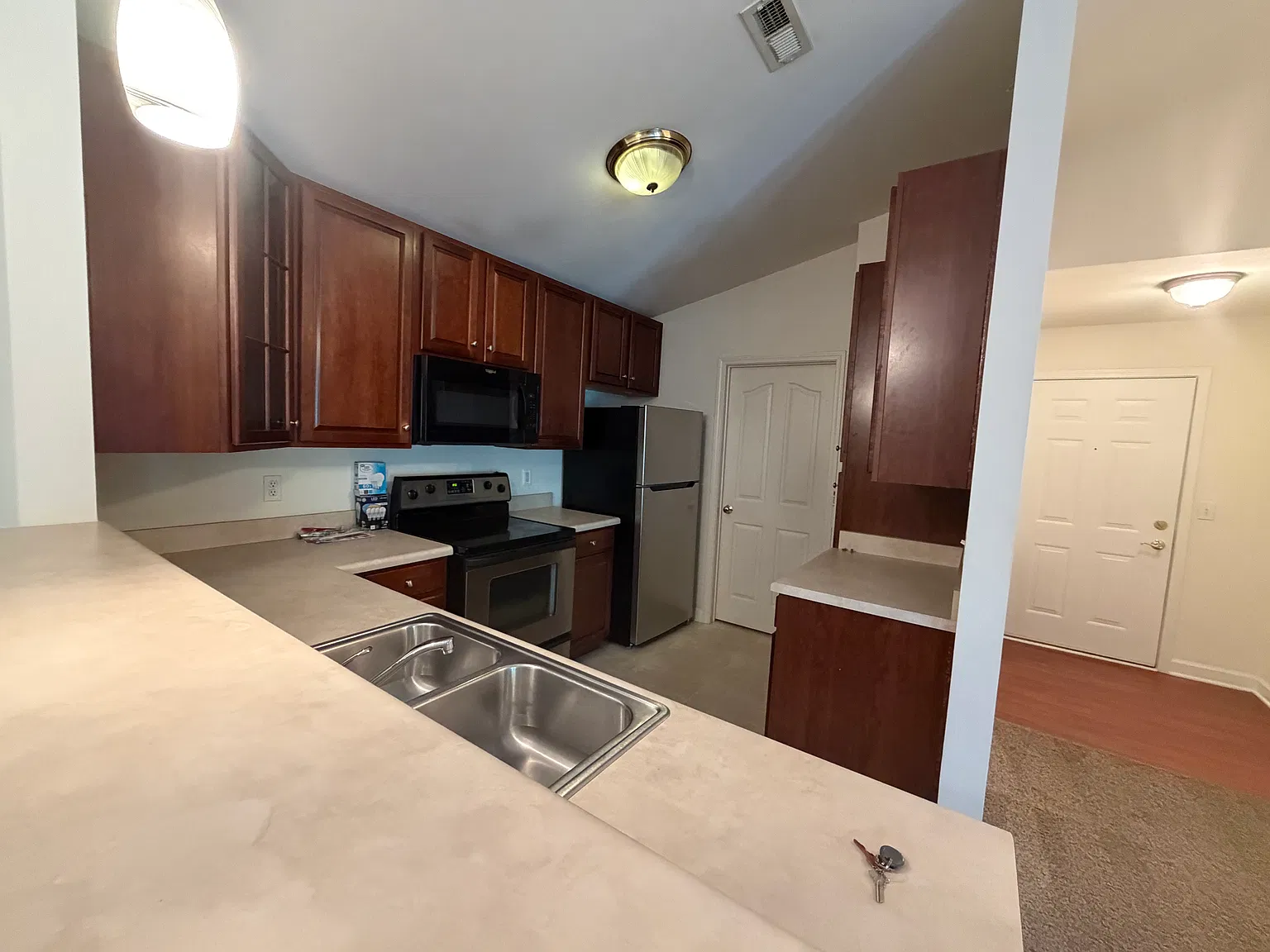 2 bed, 1150 sqft, $1,750 — Photo 3