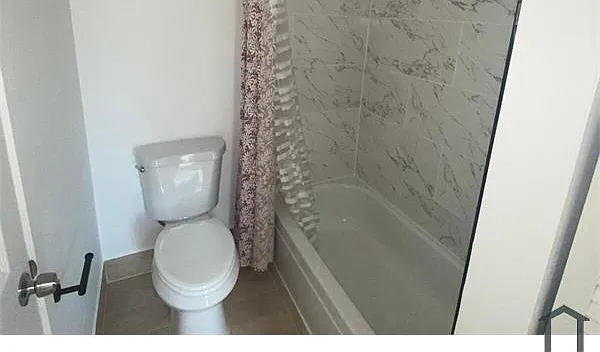 8208 NW 9th Ct — Photo 9