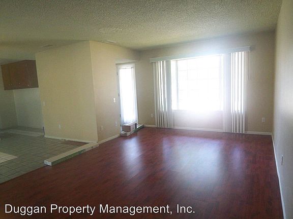 3rd image of 7440 Gazette Ave