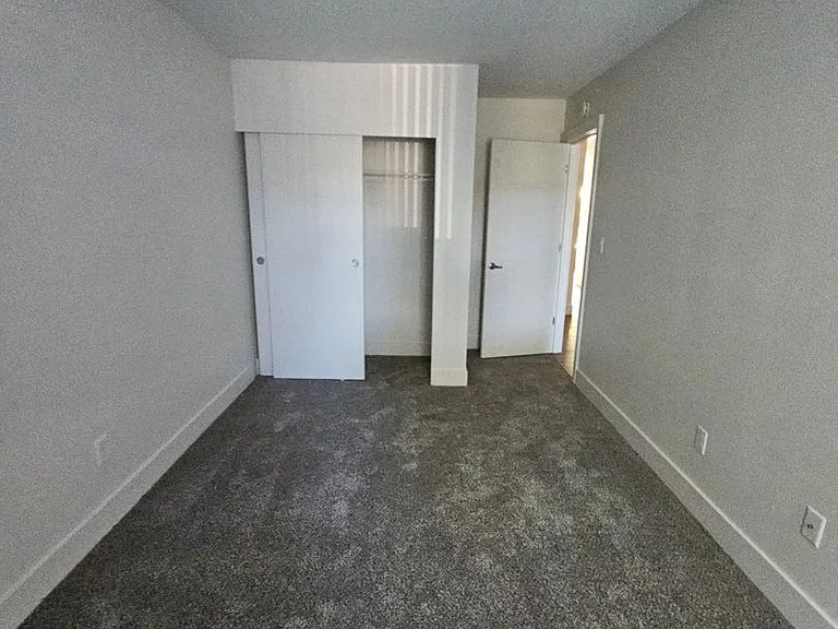Beverly Grove Apartments — Photo 23