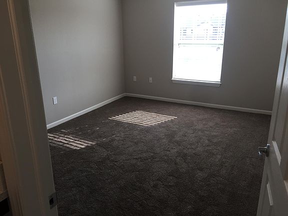 4th image of 5330 S 117th Ct APT 303