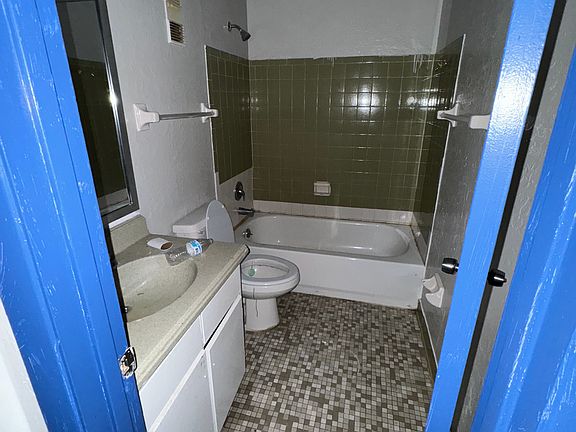 4th image of 321 Clifton Ave #204