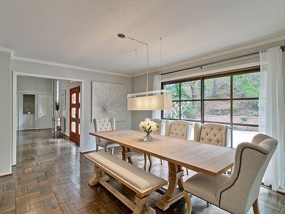 4th image of 10 Bluebell Ln