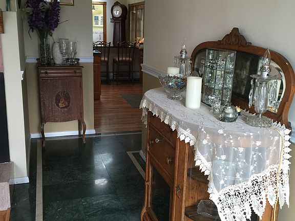 Beautifully Tiled Entryway