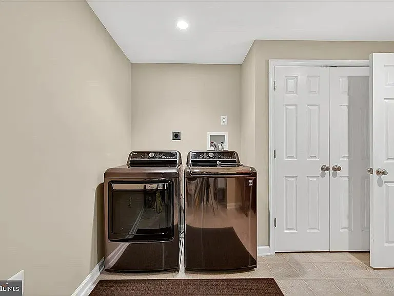 14083 Betsy Ross Ln — Photo 10