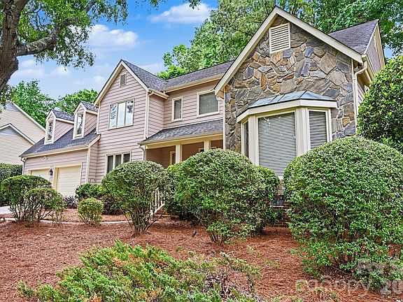 4th image of 212 Rose Arbor Ln