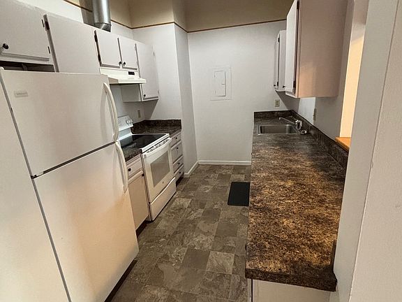 3rd image of 125 Main St APT 36