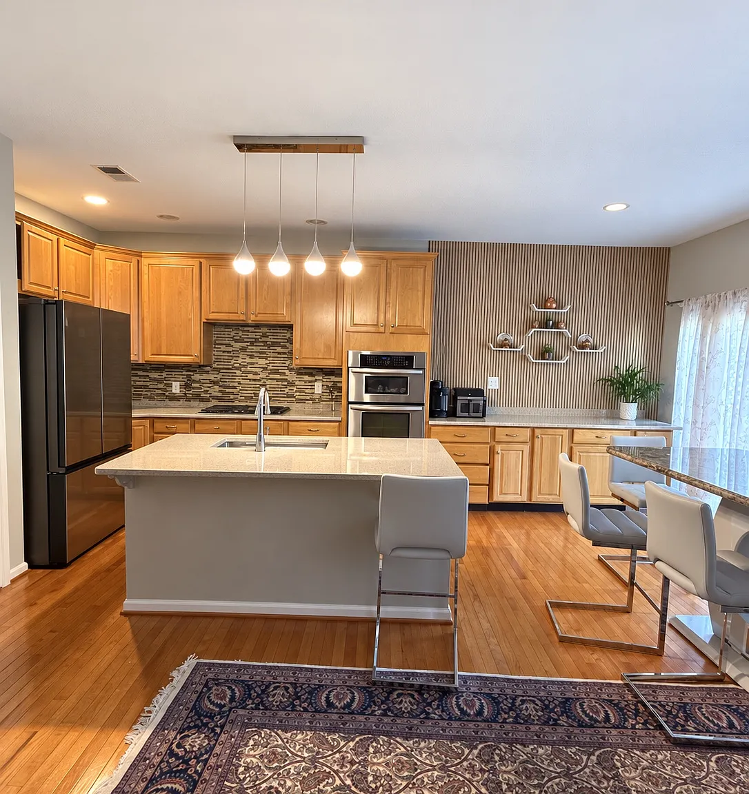 3 bed, 2.5 bath, 2301 sqft, $3,300 — Photo 4
