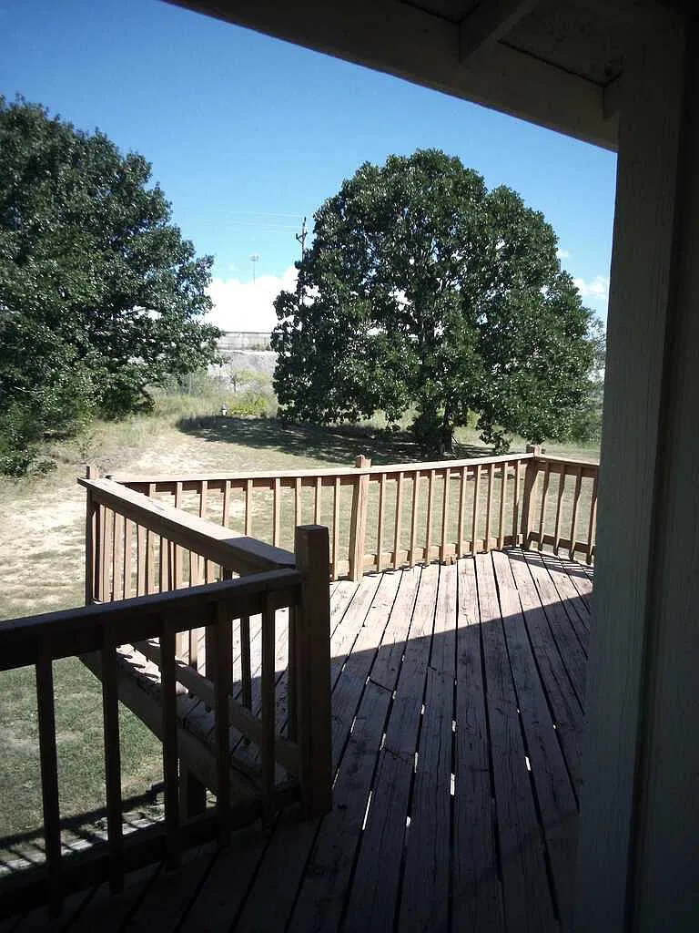 2 bed, $870 — Photo 1