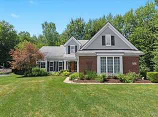 854 Weeping Willow Dr, Howell, MI 48843