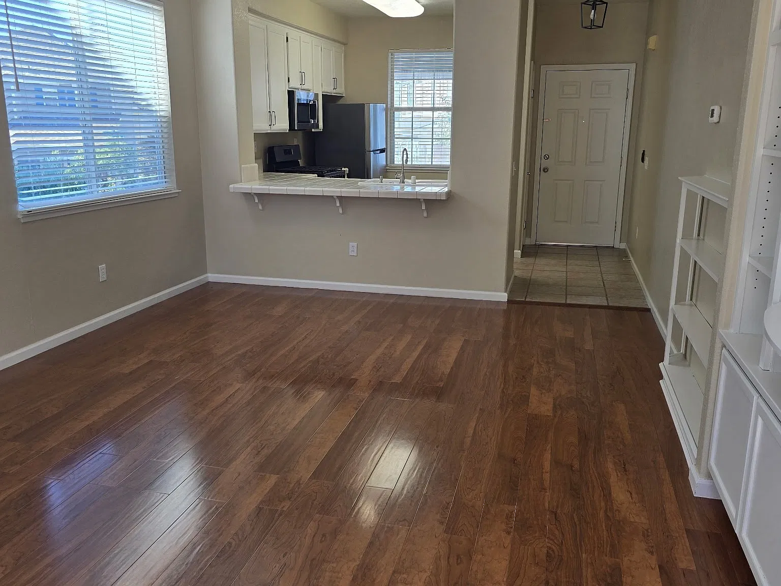 2 bed, 2.5 bath, $3,200 — Photo 4