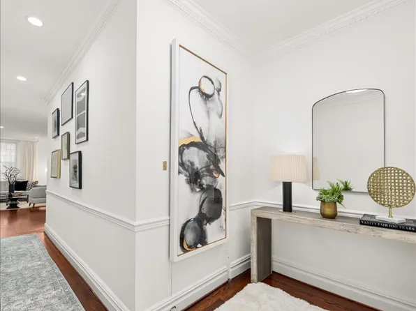 850 Park Avenue image 4 of 11