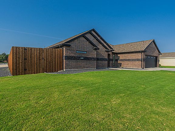 3rd image of 1901 Colonial Dr