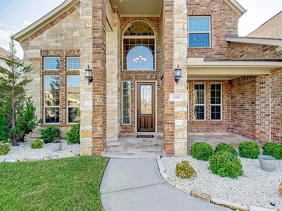 4th image of 2206 Trocadero Ln