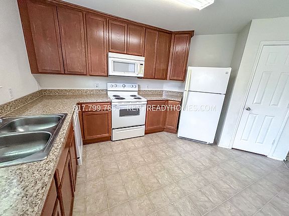 3rd image of 604 Saddleway Dr