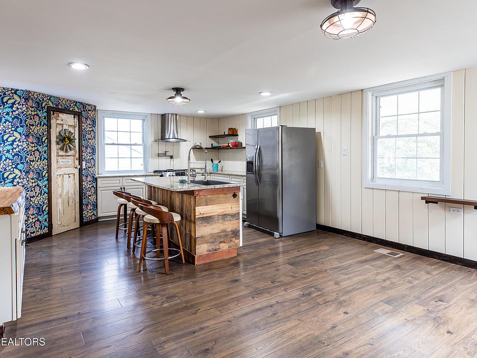 112 Hilltop Ln, Norris, TN 37828 | Zillow