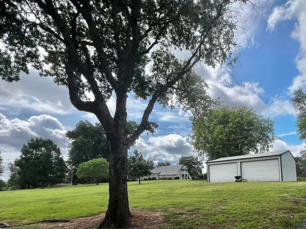 102 Hillcrest Dr, Hughes Springs, TX 75656