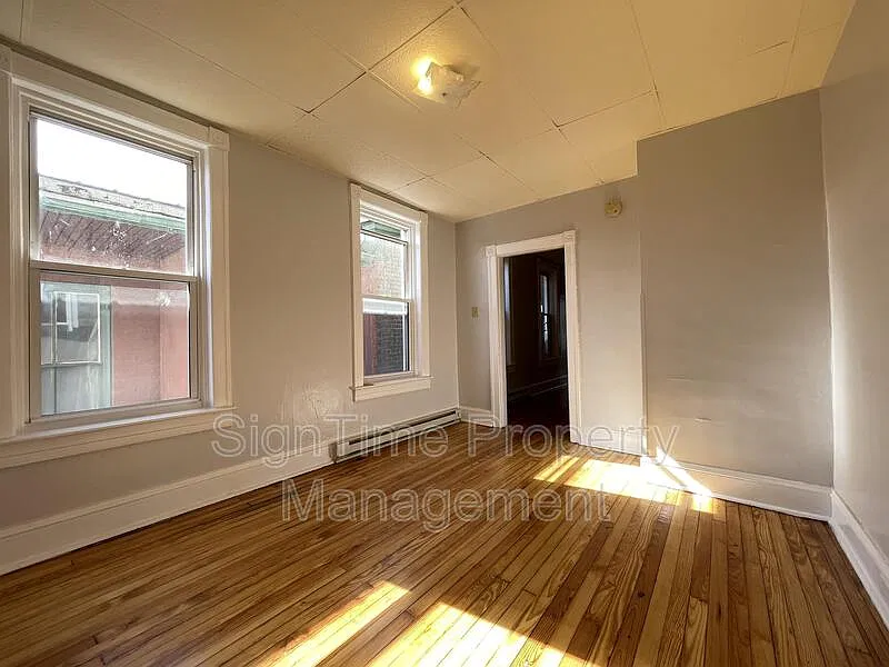 238 Summit Ave #4