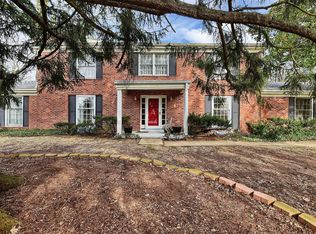 28 Ridge Crest Dr, Chesterfield, MO 63017