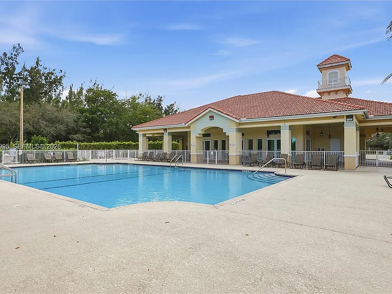 1428 SW 47th Ave — Photo 43