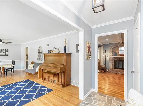 3rd image of 9724 Craig Dr