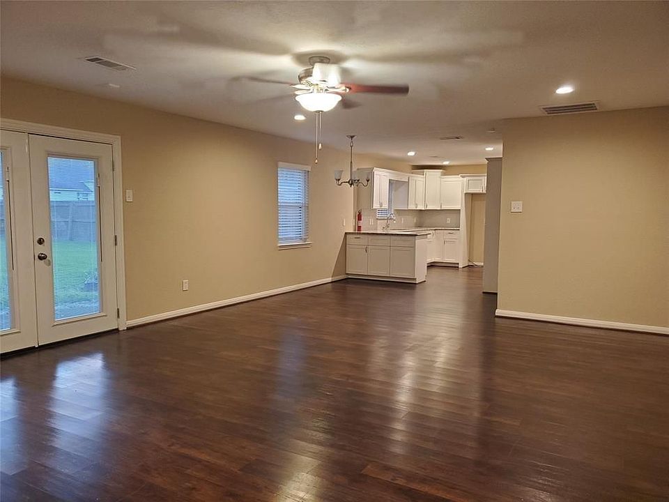 1st image of 5618 Yacht Club Dr
