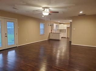 5618 Yacht Club Dr, Dickinson, TX 77539