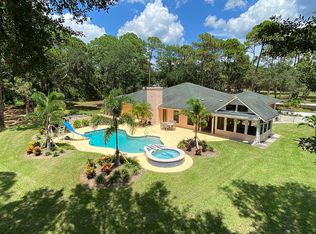 201 Sorrento Ranches Dr, Nokomis, FL 34275