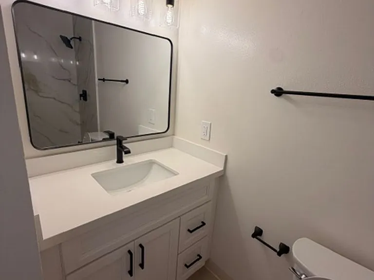 Dixon Townhouse — Photo 45