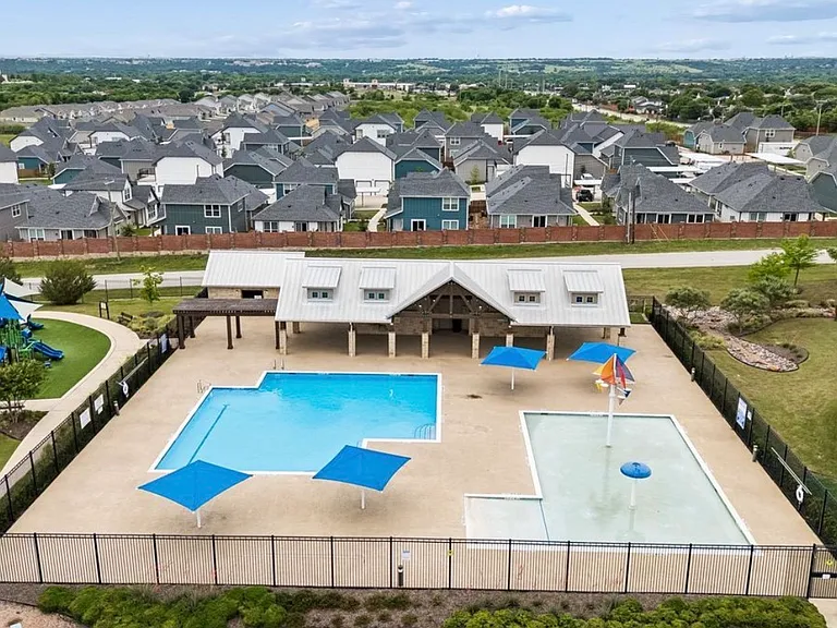 9724 Apex Dr — Photo 14