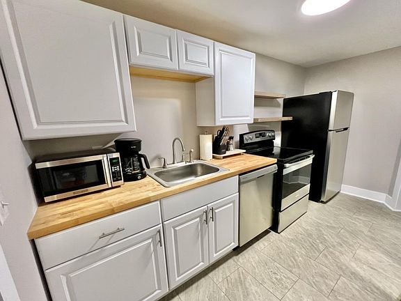 5th image of 3032 Grenoble St