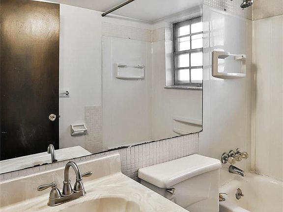 4th image of 6917 Colonial Woods Dr APT 9