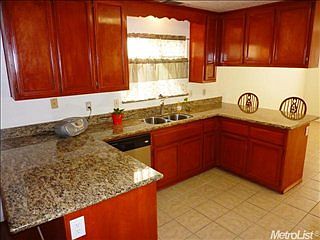 2nd image of 1454 Laguna Cir
