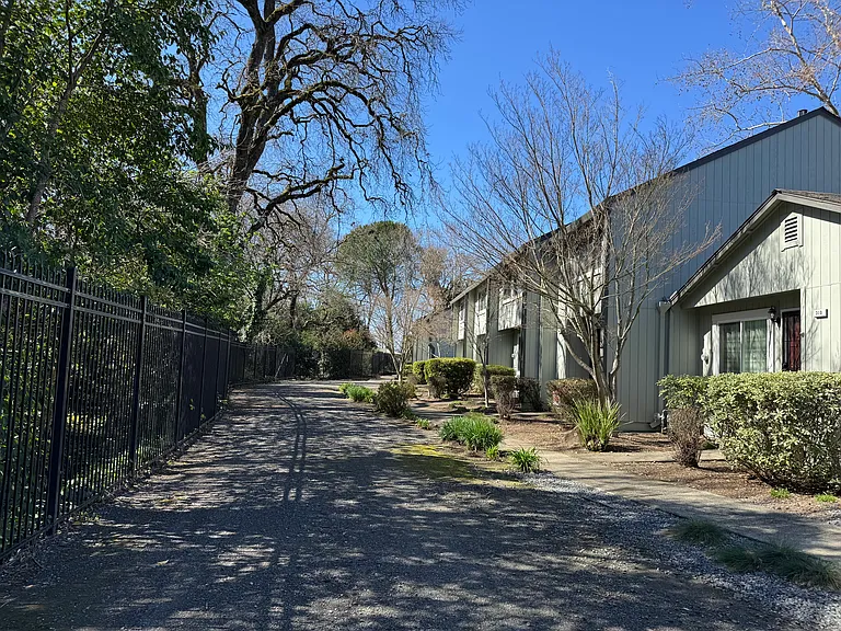 314 Harvest Ln — Photo 18