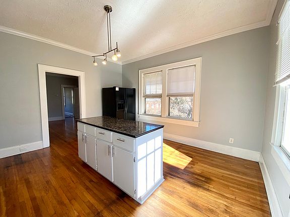 5th image of 117 W Bell St