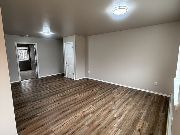 4th image of 875 W Lookout Dr #3
