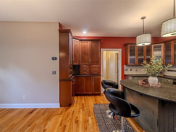 3rd image of 155 Greencastle St