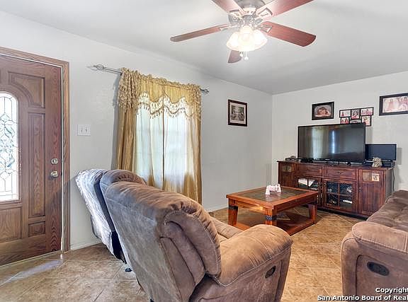 4th image of 616 Rexford Dr