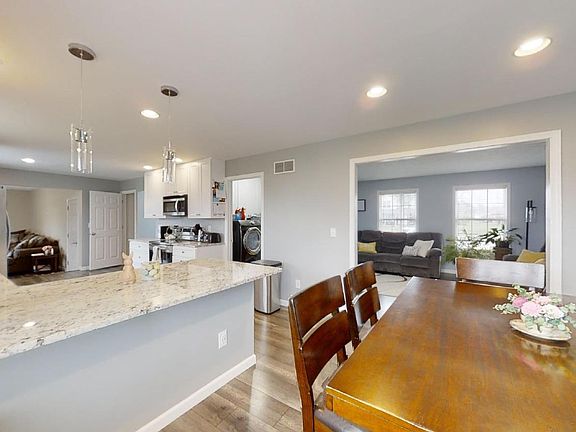 5th image of 307 Woodside Ct Unit 72