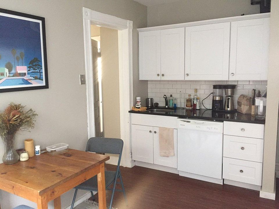 1st image of 2131 W Wellington Ave #1R