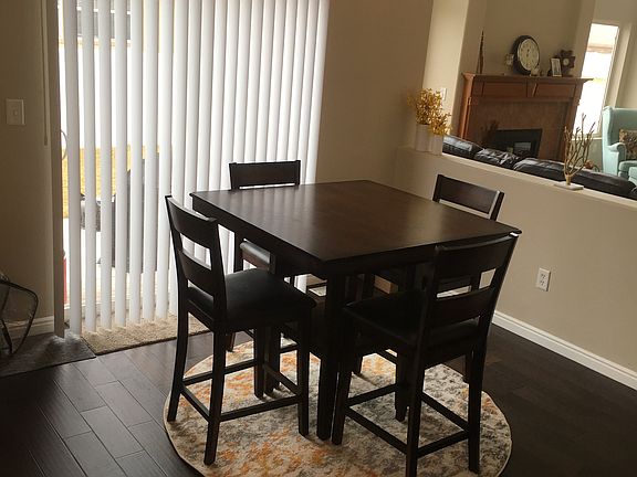 Eat-in kitchen