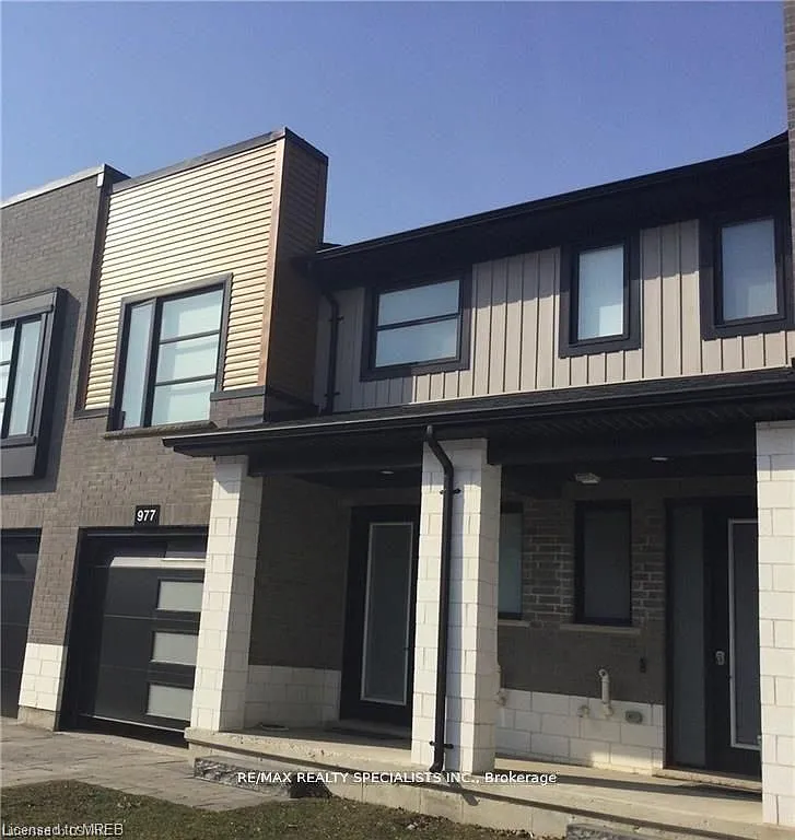 3 bed, $2,700 — Photo 2