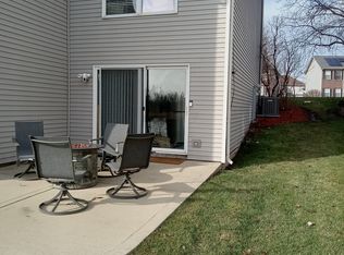 609 S Avon Ct, Oswego, IL
