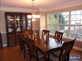 200 Blue Heron Dr, Secaucus, NJ 07094