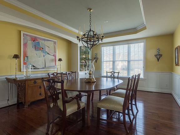5th image of 49 Lily Pond Ln