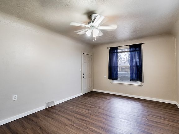 2nd image of 820 E Chicago St APT B