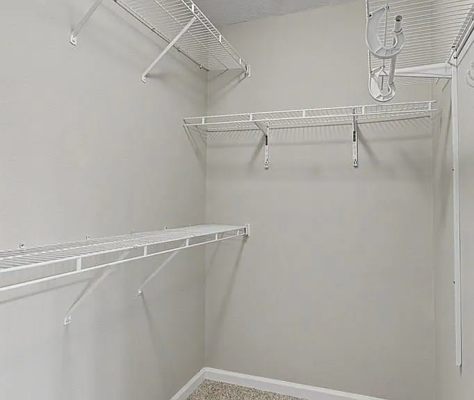 401 E Banks St — Photo 27