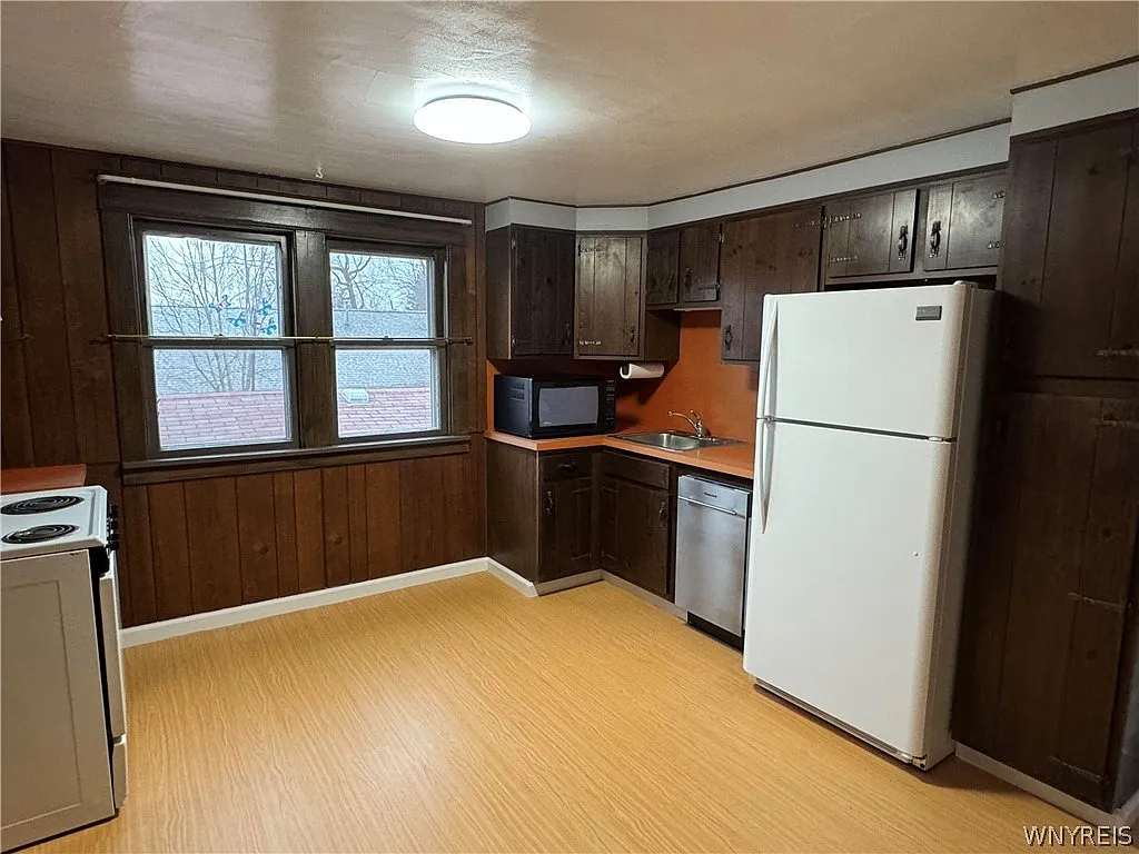 2 bed, 1.0 bath, 1840 sqft, $1,450 — Photo 3