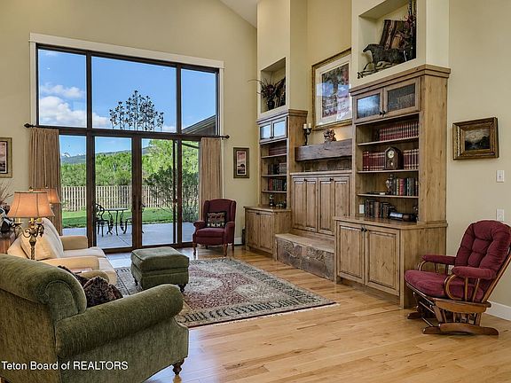 5th image of 6289 Fox Meadows Dr